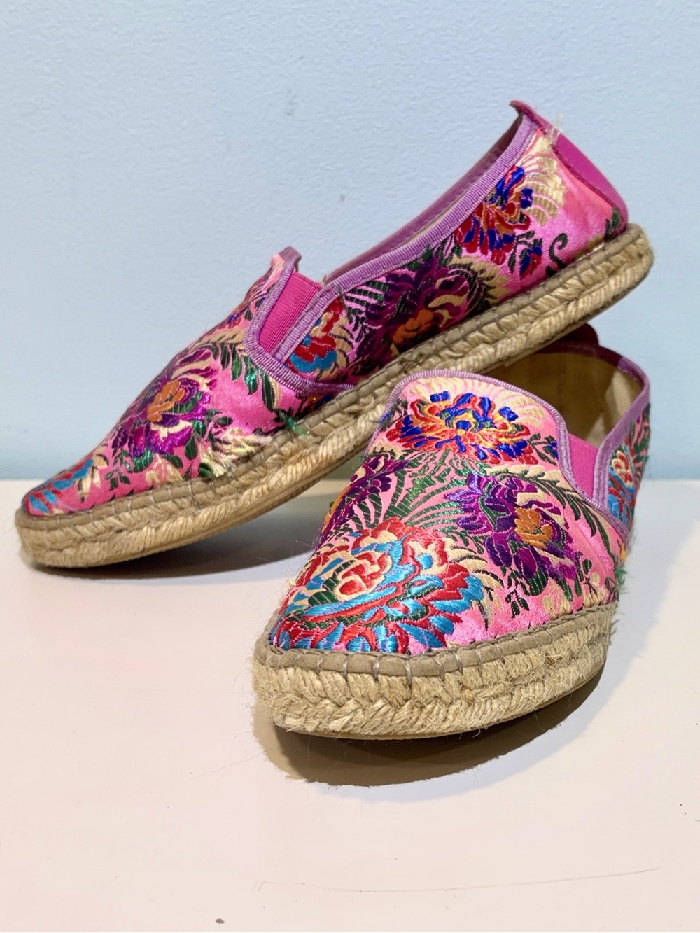 Fabiolas Pink Floral Embroidered Espadrille Slip-On Shoes.  Size 9